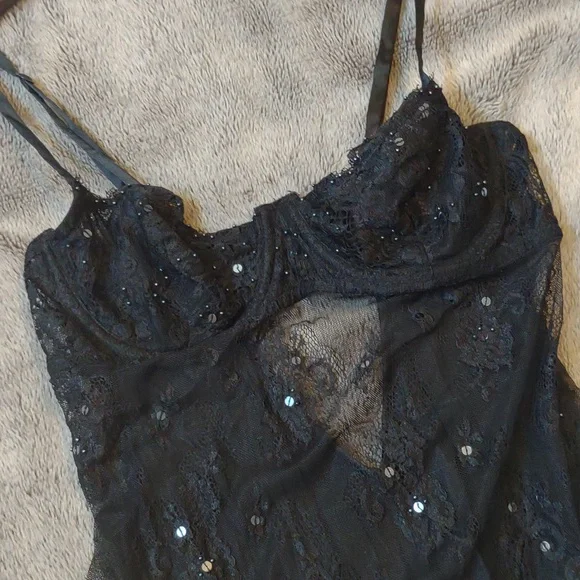 Sexy VS Lingerie - Picture 3 of 9